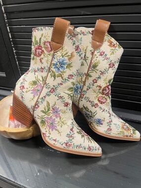 Altar'd State Floral Tapestry Ankle Boots in Cream & Brown